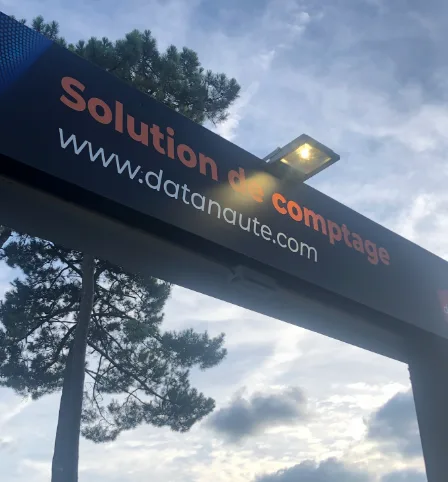 Bandeau « Solution de comptage » Datanaute sur une arche déployée